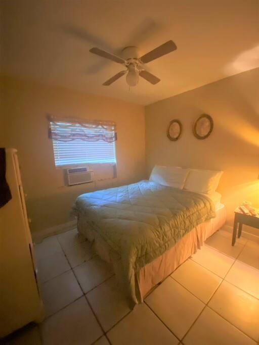 Private One-Bedroom 11 -Directly Across From Beach St. Pete Beach Exterior photo